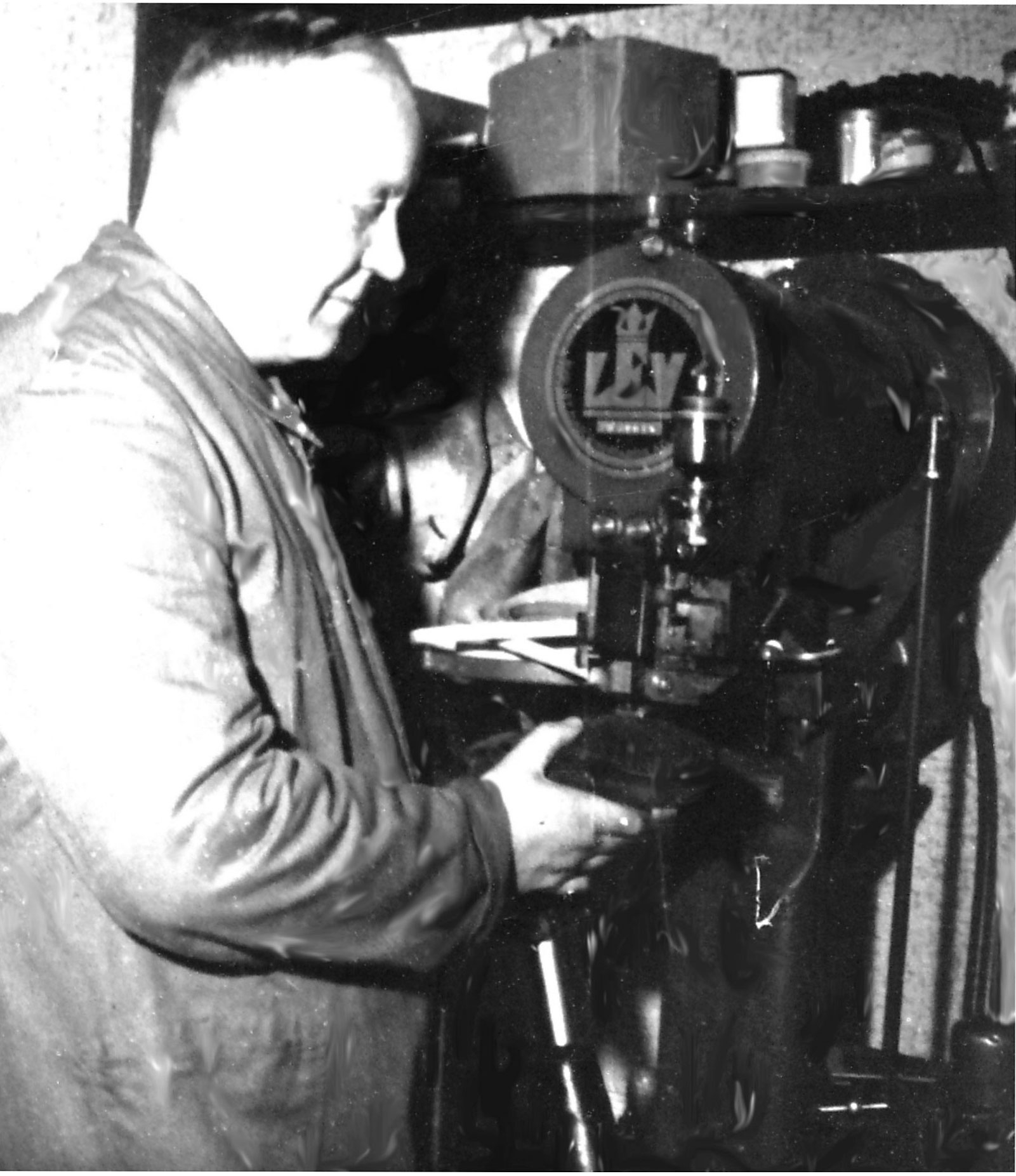 Besohohlmaschine mit Holznägeln um 1960