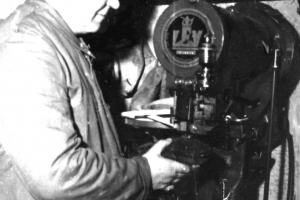 Besohohlmaschine mit Holznägeln um 1960